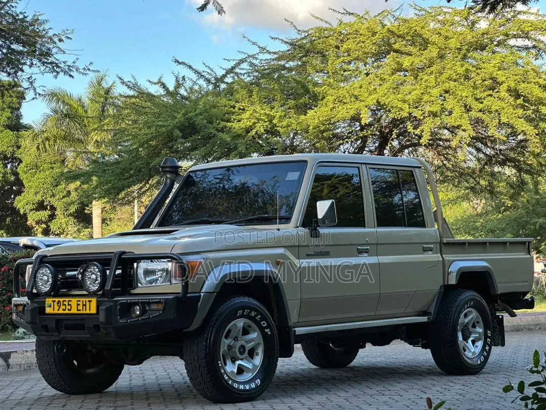 Toyota Land Cruiser 2017 Beige