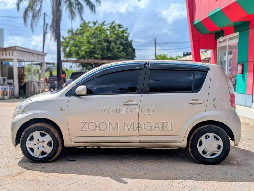 Toyota Passo 2006 Beige