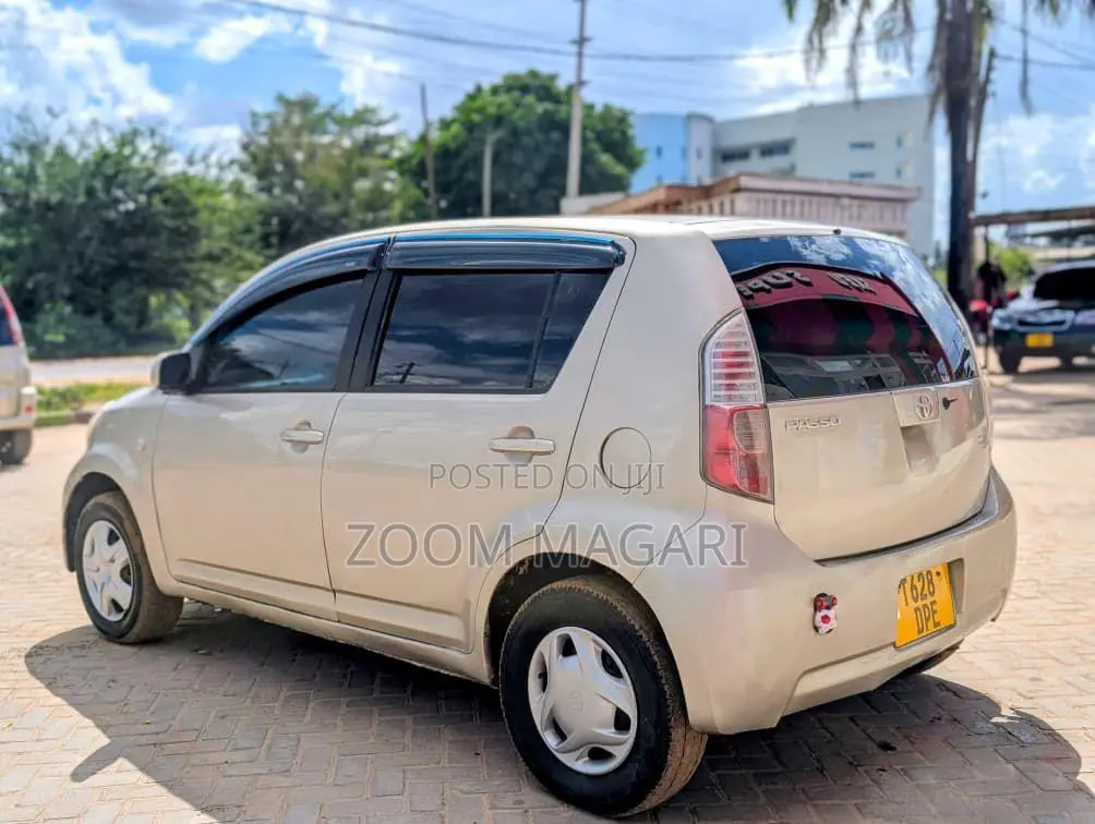 Toyota Passo 2006 Beige