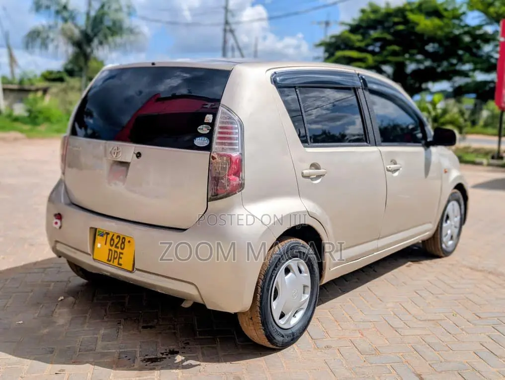 Toyota Passo 2006 Beige
