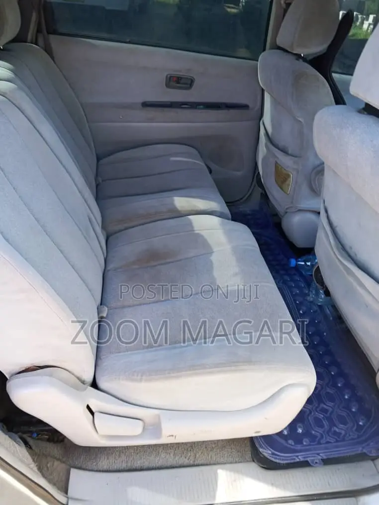 Toyota Nadia 2000 Silver