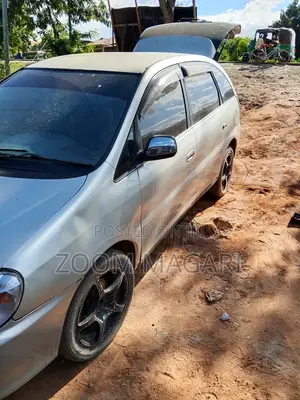 Toyota Nadia 2000 Silver