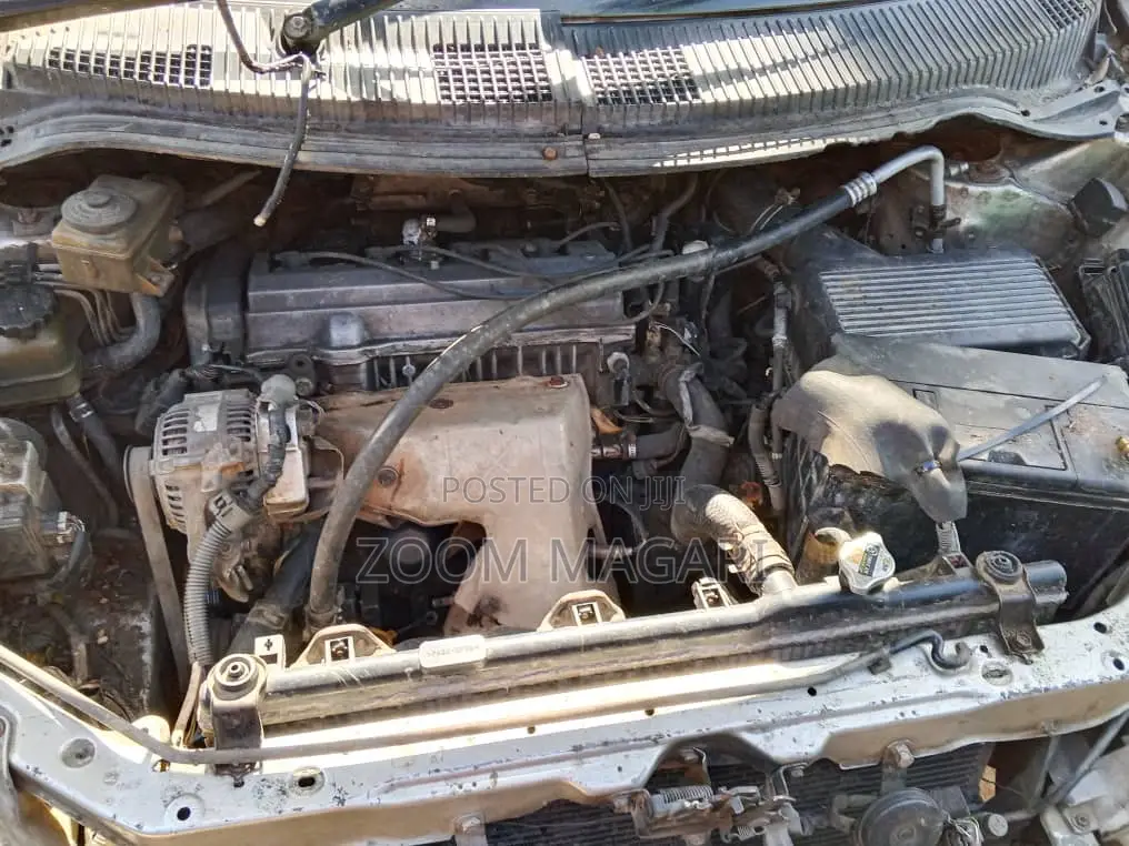 Toyota Nadia 2000 Silver