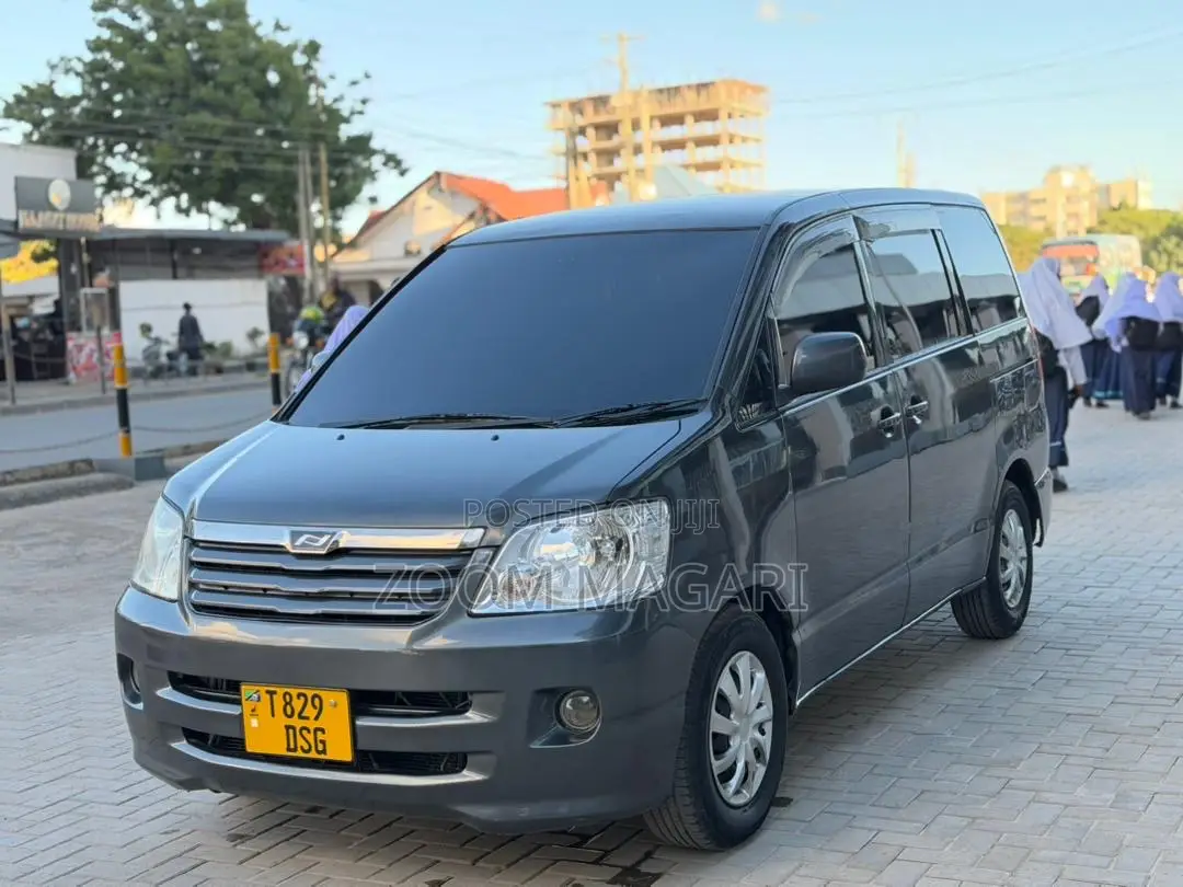 Toyota Noah 2003 Gray