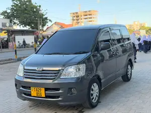Toyota Noah 2003 Gray
