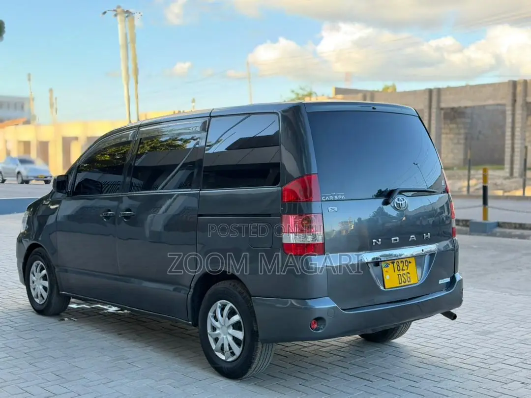 Toyota Noah 2003 Gray
