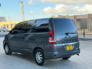 Toyota Noah 2003 Gray