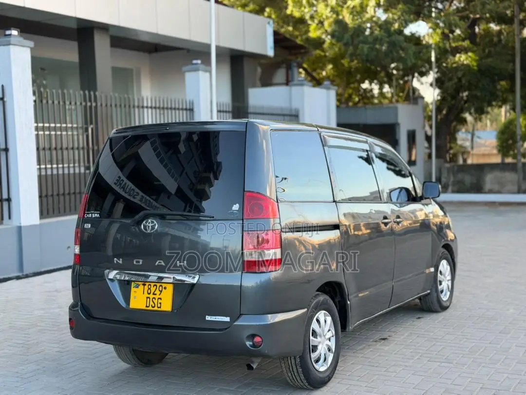 Toyota Noah 2003 Gray
