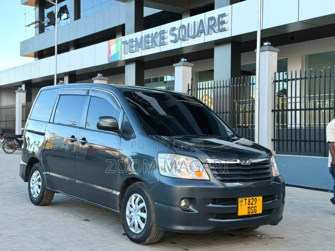 Toyota Noah 2003 Gray