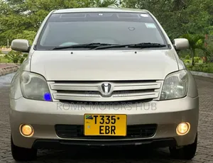 Toyota IST 2004 Silver