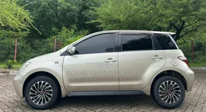 Toyota IST 2004 Silver