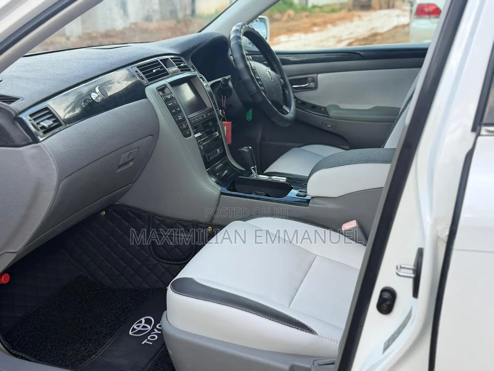 Toyota Crown 2009 White