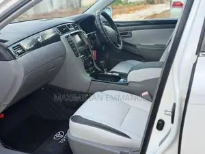 Toyota Crown 2009 White