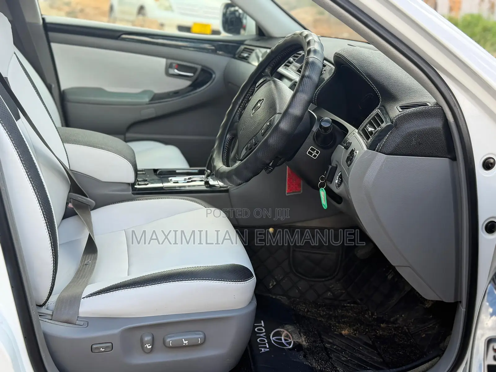 Toyota Crown 2009 White