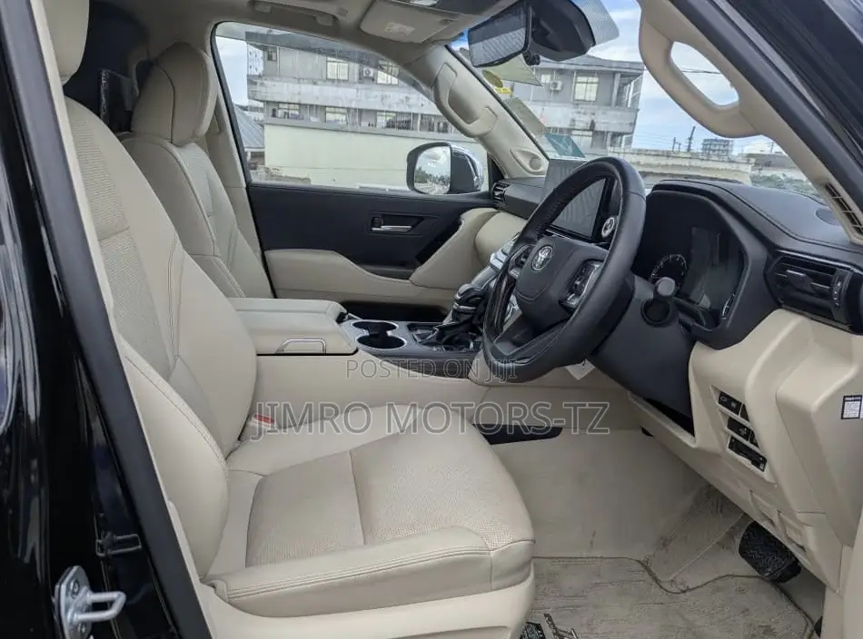 Toyota Land Cruiser 2025 Black