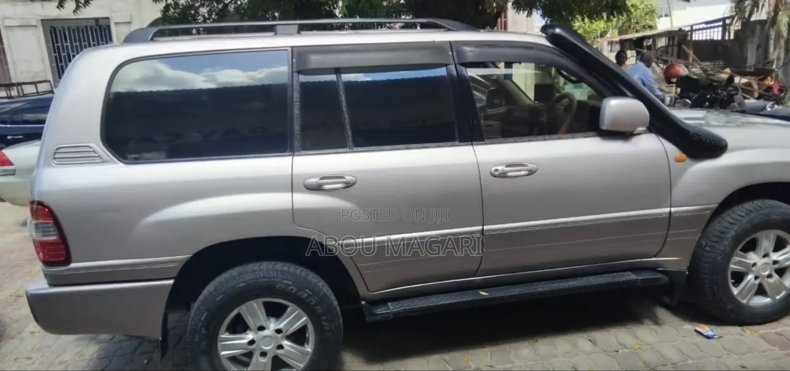 Toyota Land Cruiser HDJ 100 2002 Gray