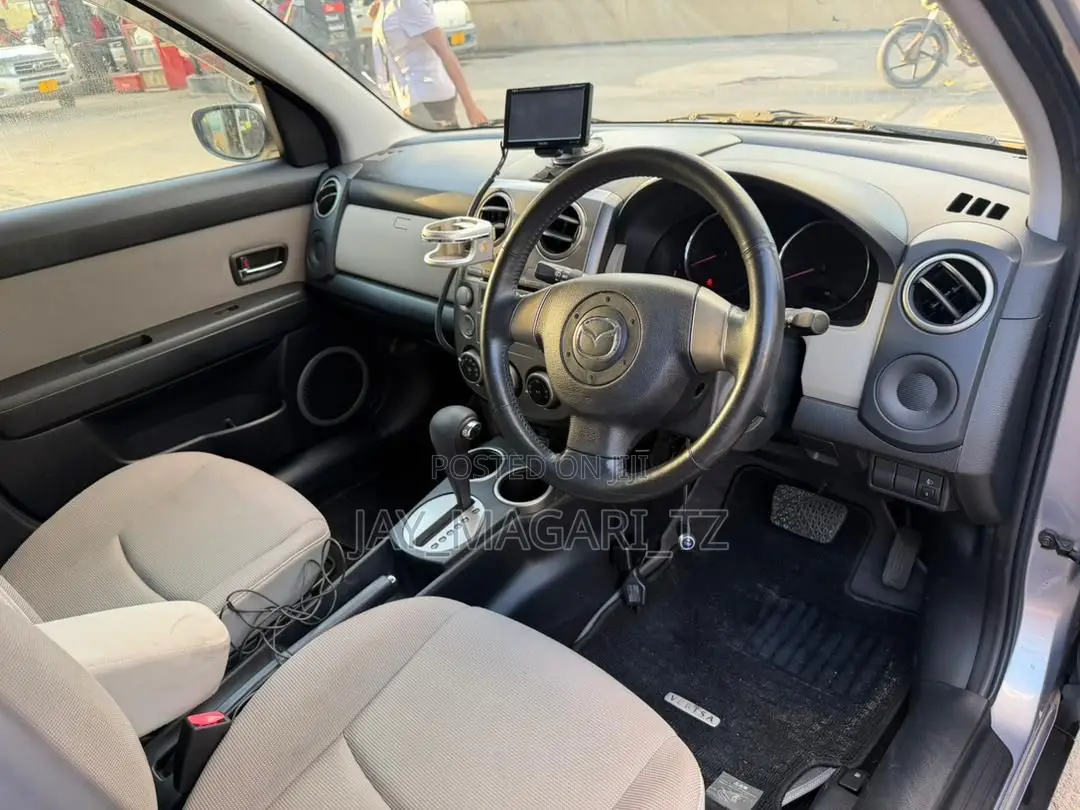 Mazda Verisa 2004 Gray