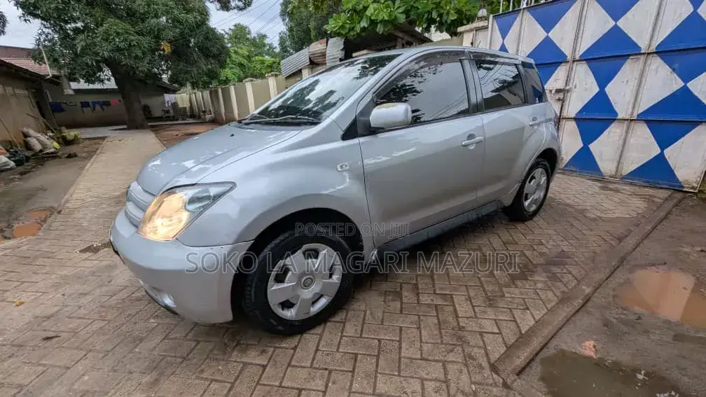 Toyota IST 2006 Silver