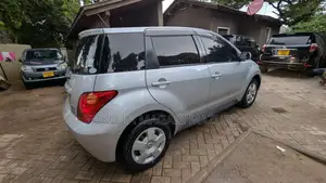 Toyota IST 2006 Silver