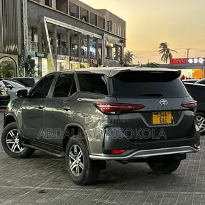 Toyota Fortuner 2.7 AWD 2018 Gray