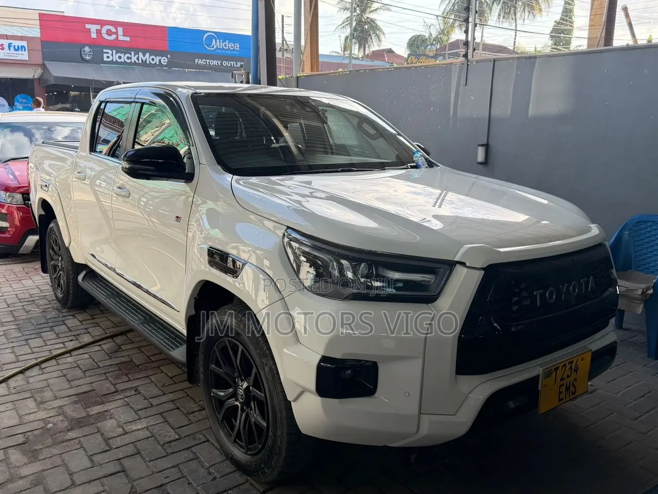 Toyota Hilux 2022 White