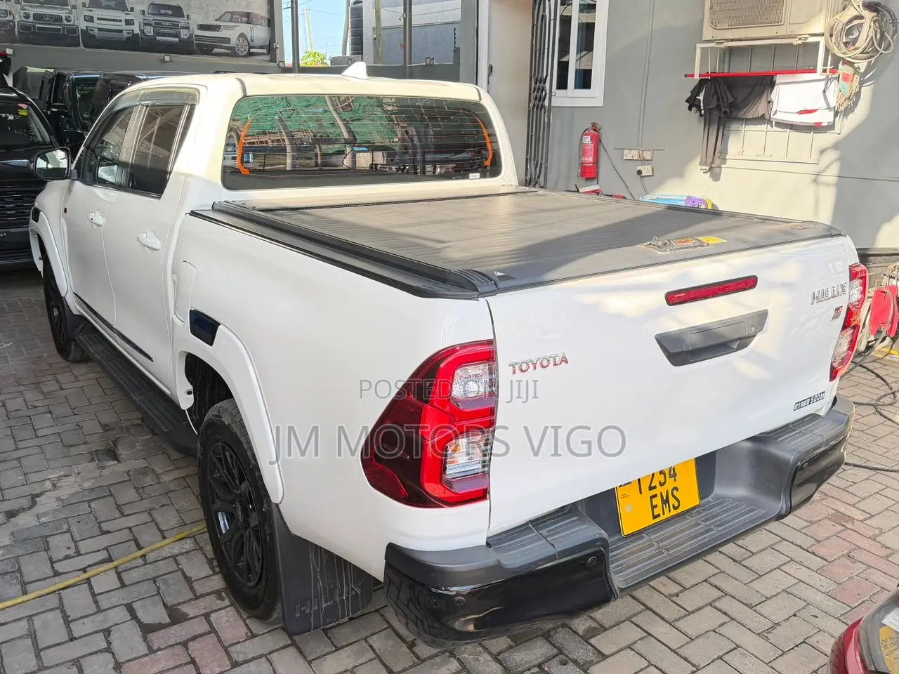 Toyota Hilux 2022 White
