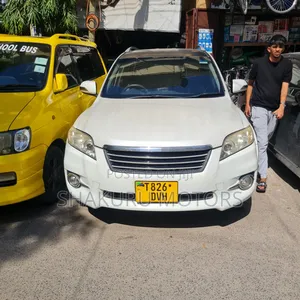 Toyota Vanguard 2011 White