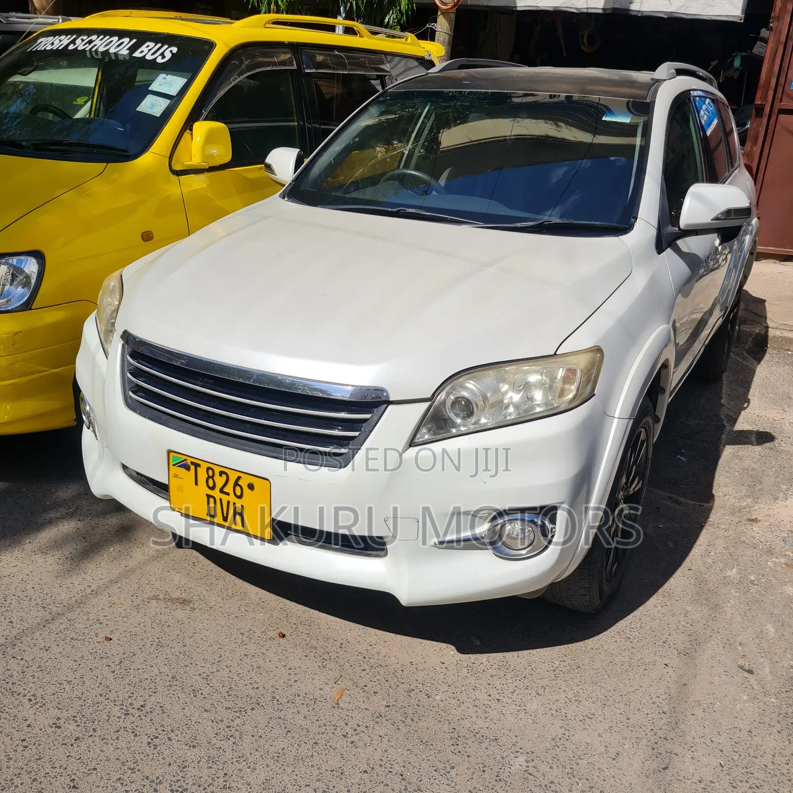 Toyota Vanguard 2011 White