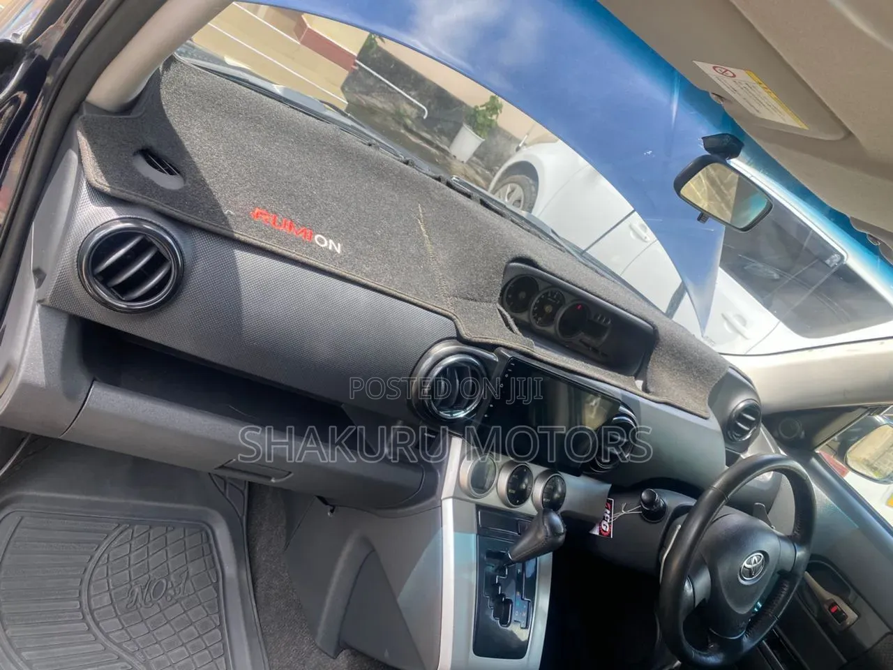 Toyota Vanguard 2011 White