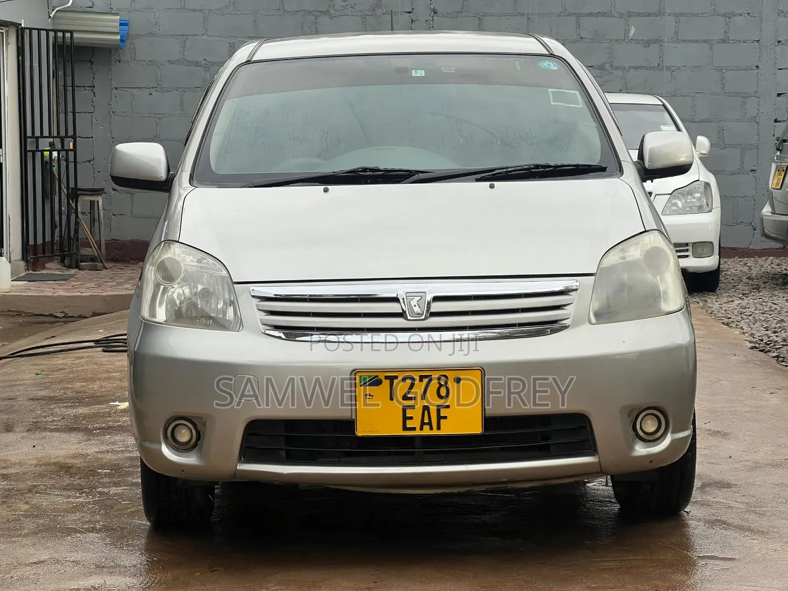 Toyota Raum 2009 Silver