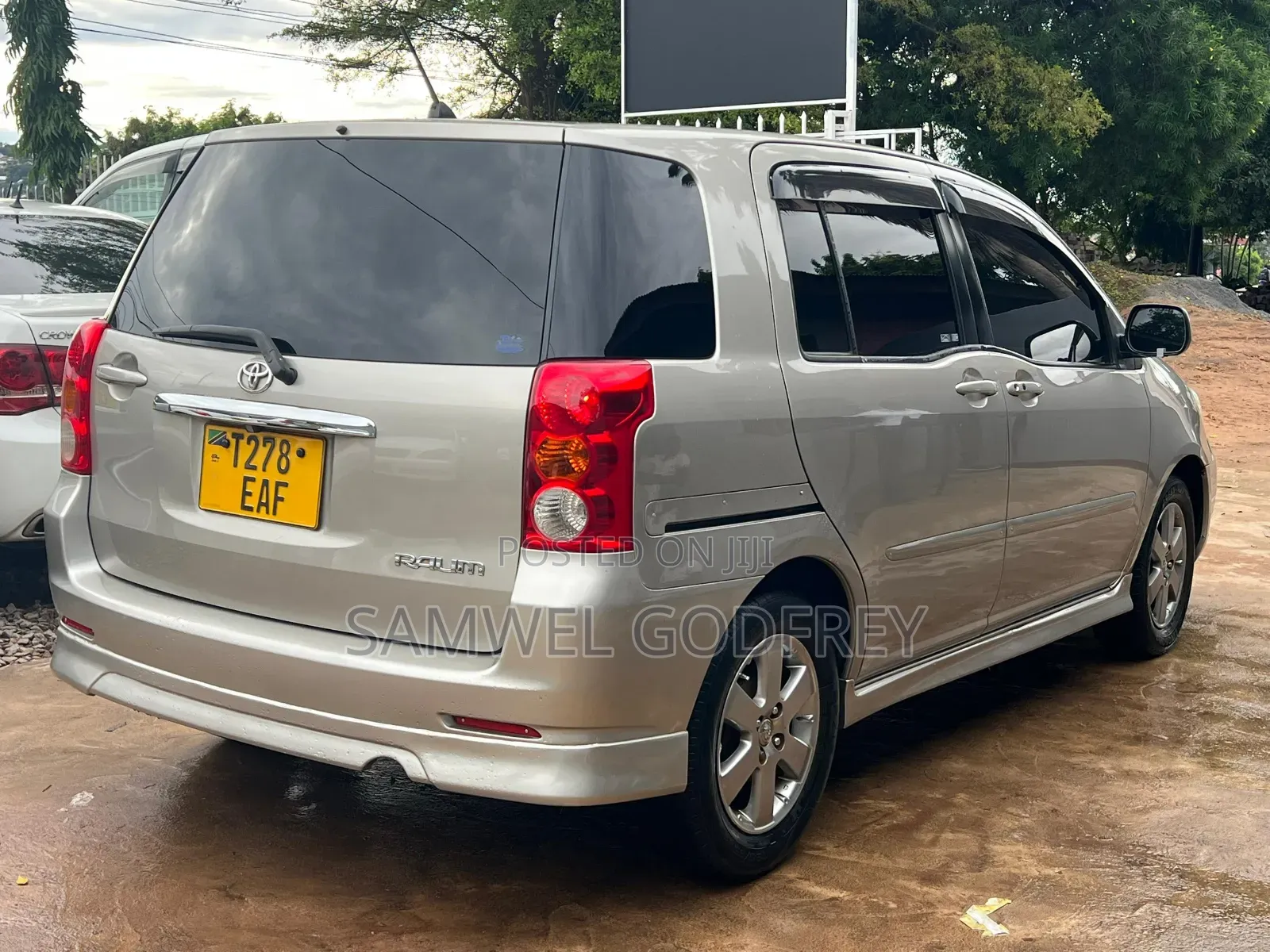 Toyota Raum 2009 Silver