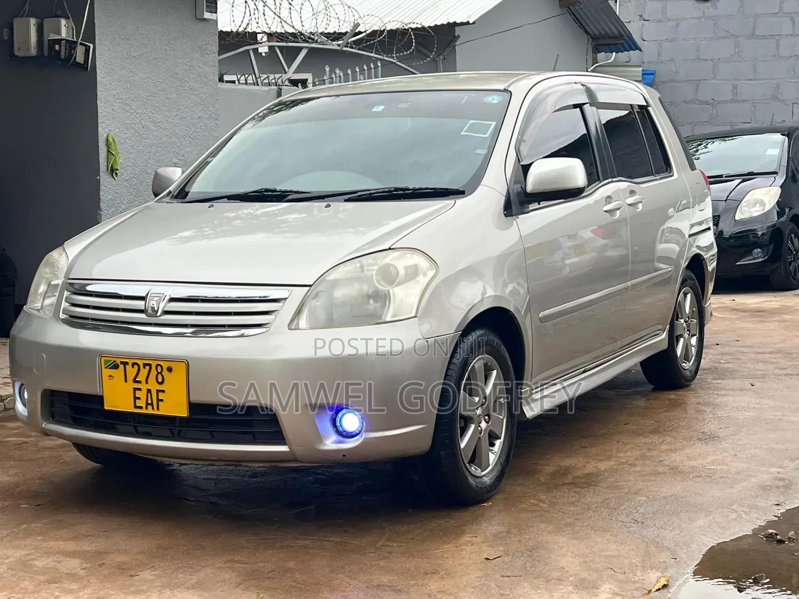 Toyota Raum 2009 Silver