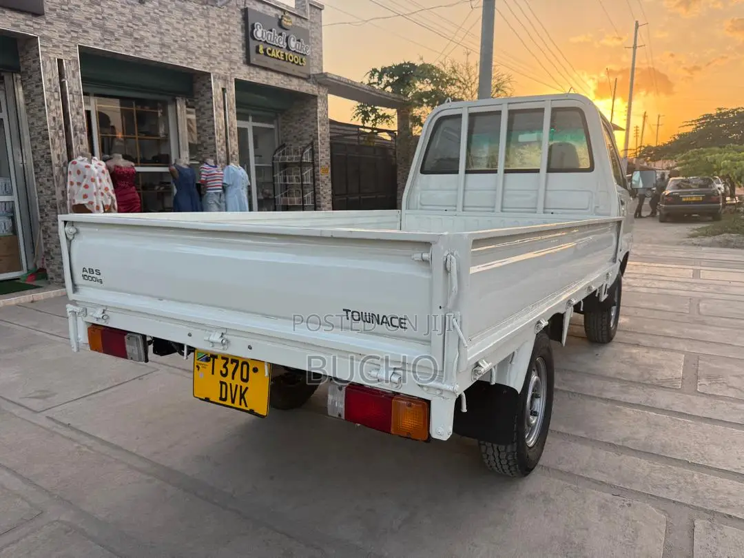 Toyota TownAce 2000 White