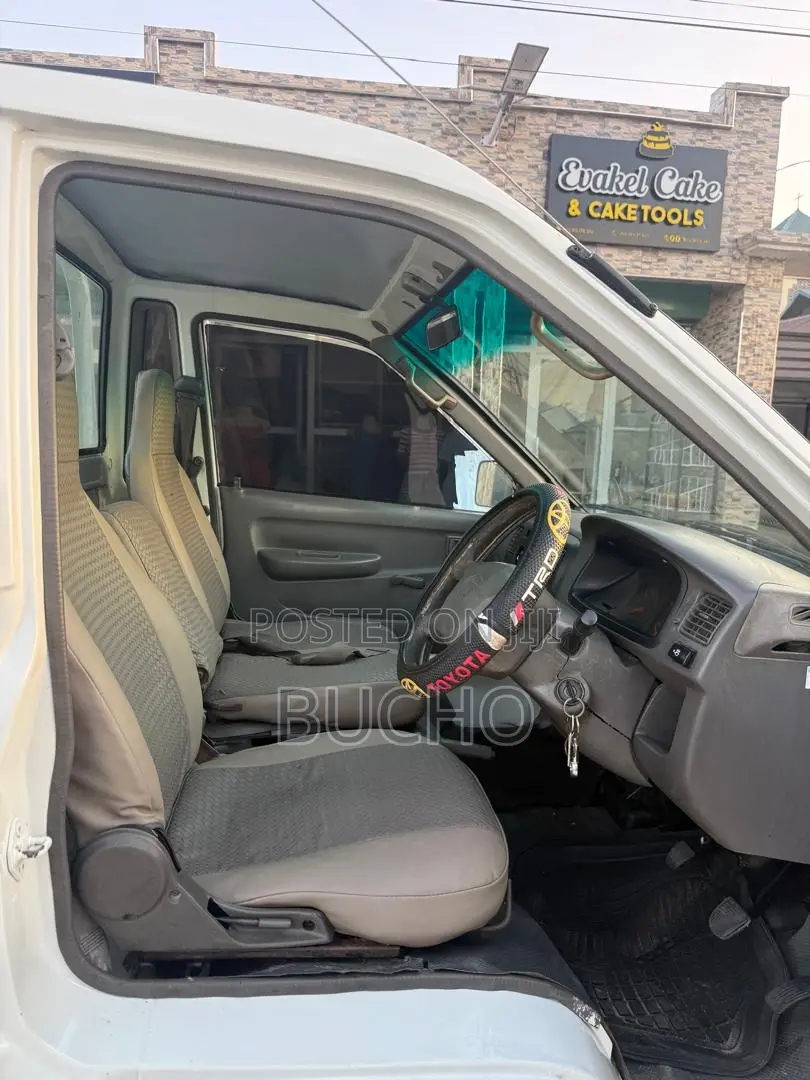 Toyota TownAce 2000 White