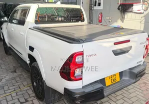 Toyota Hilux 2022 White