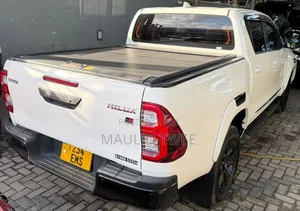 Toyota Hilux 2022 White