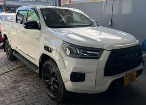 Toyota Hilux 2022 White