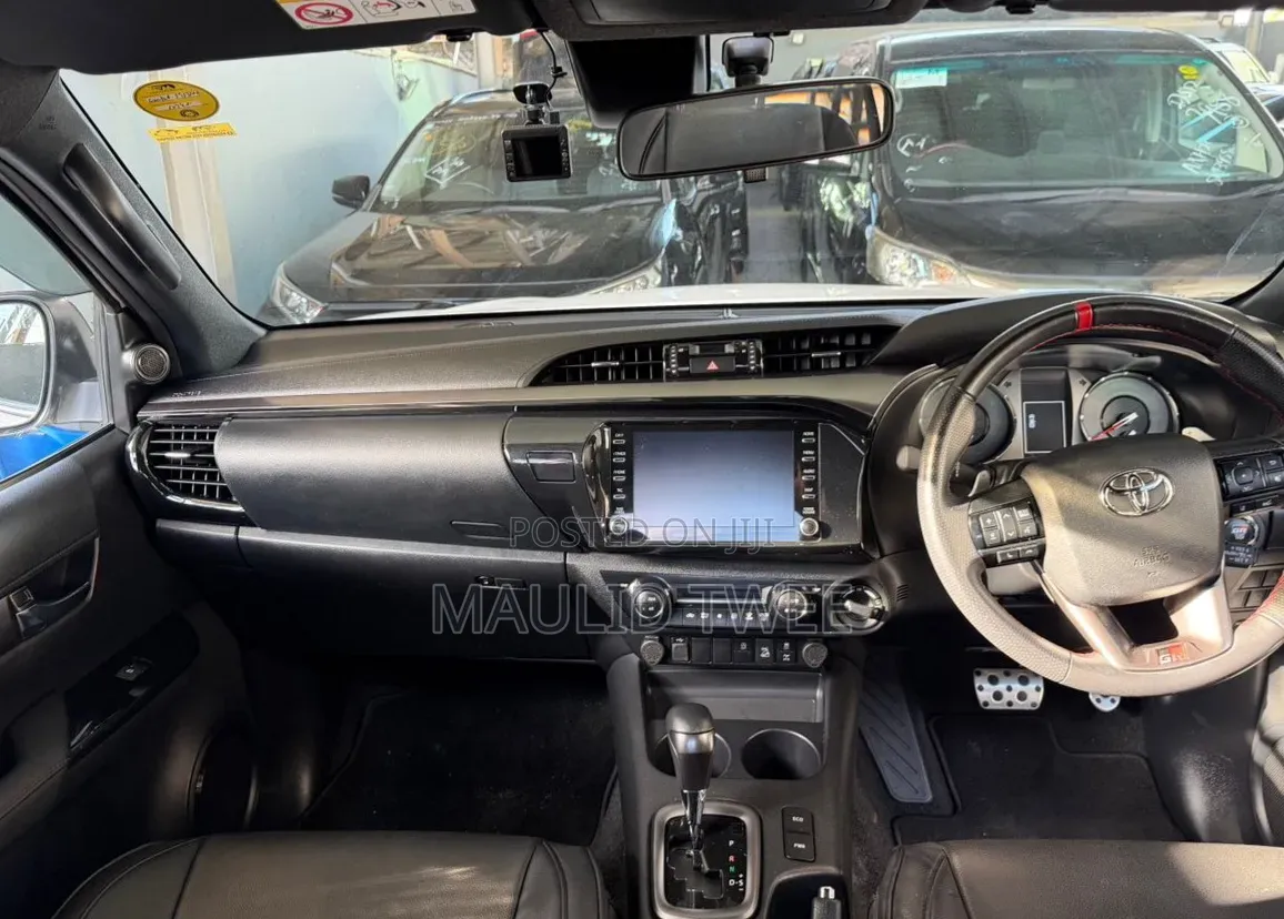 Toyota Hilux 2022 White