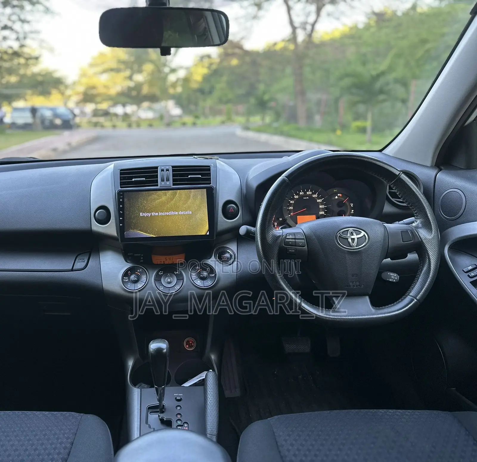 Toyota Vanguard 2010 White