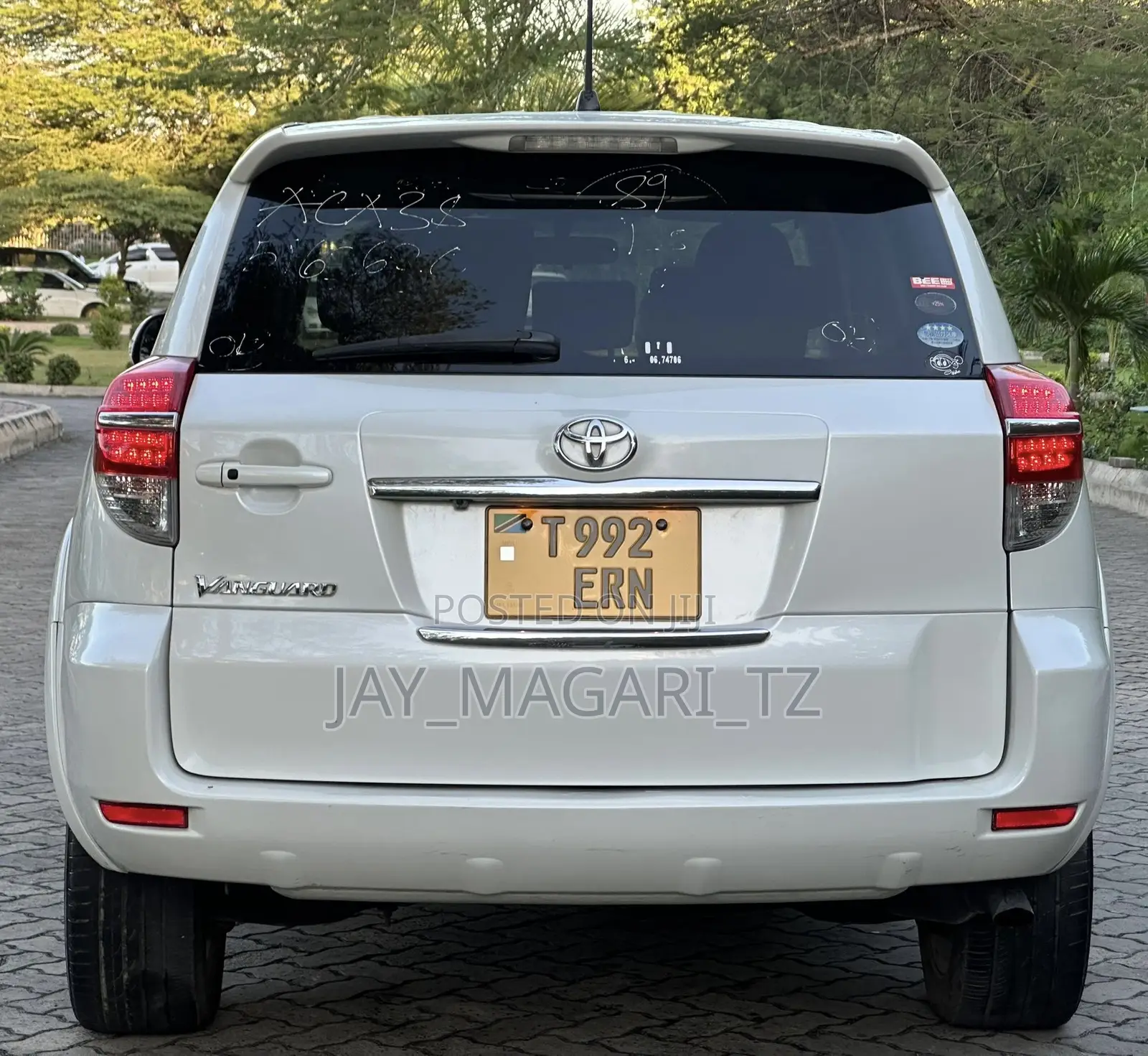 Toyota Vanguard 2010 White