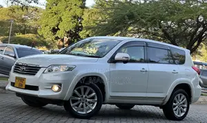 Toyota Vanguard 2010 White