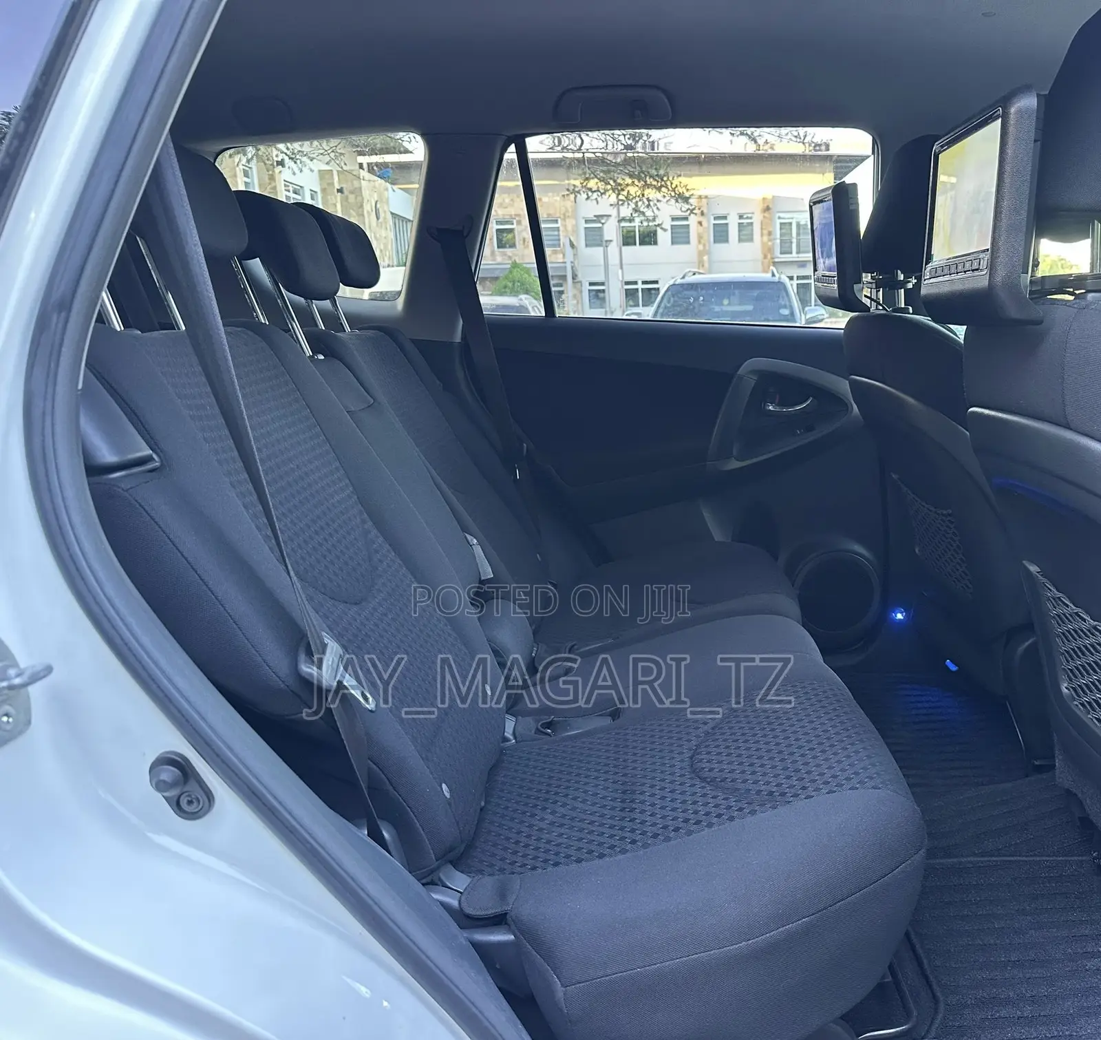 Toyota Vanguard 2010 White