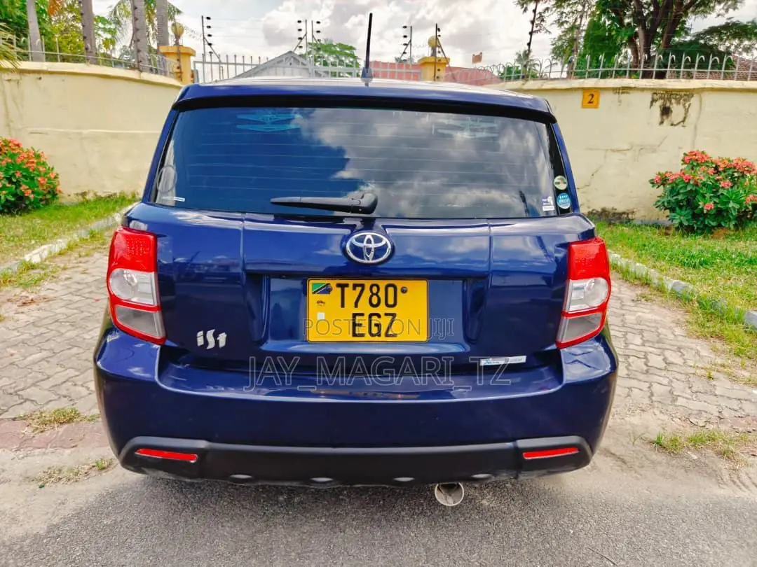Toyota IST 2009 Blue