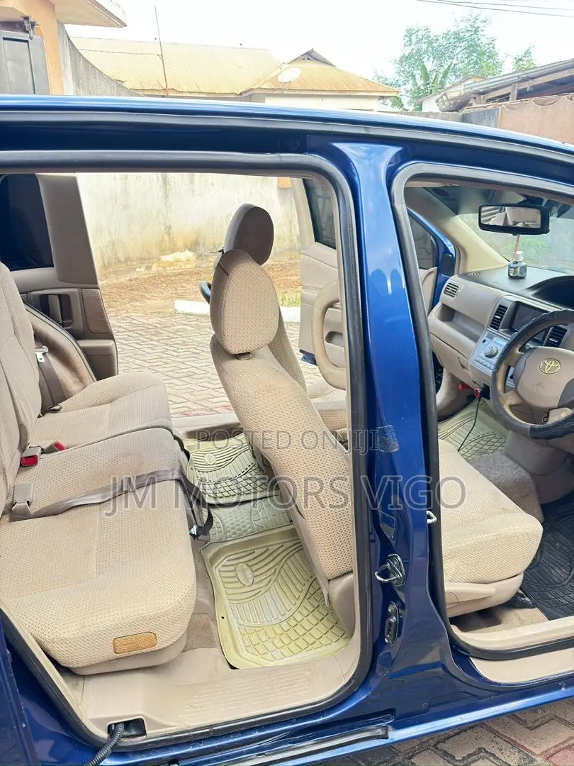 Toyota Raum 2008 Blue