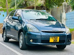 Toyota Wish 2005 Blue