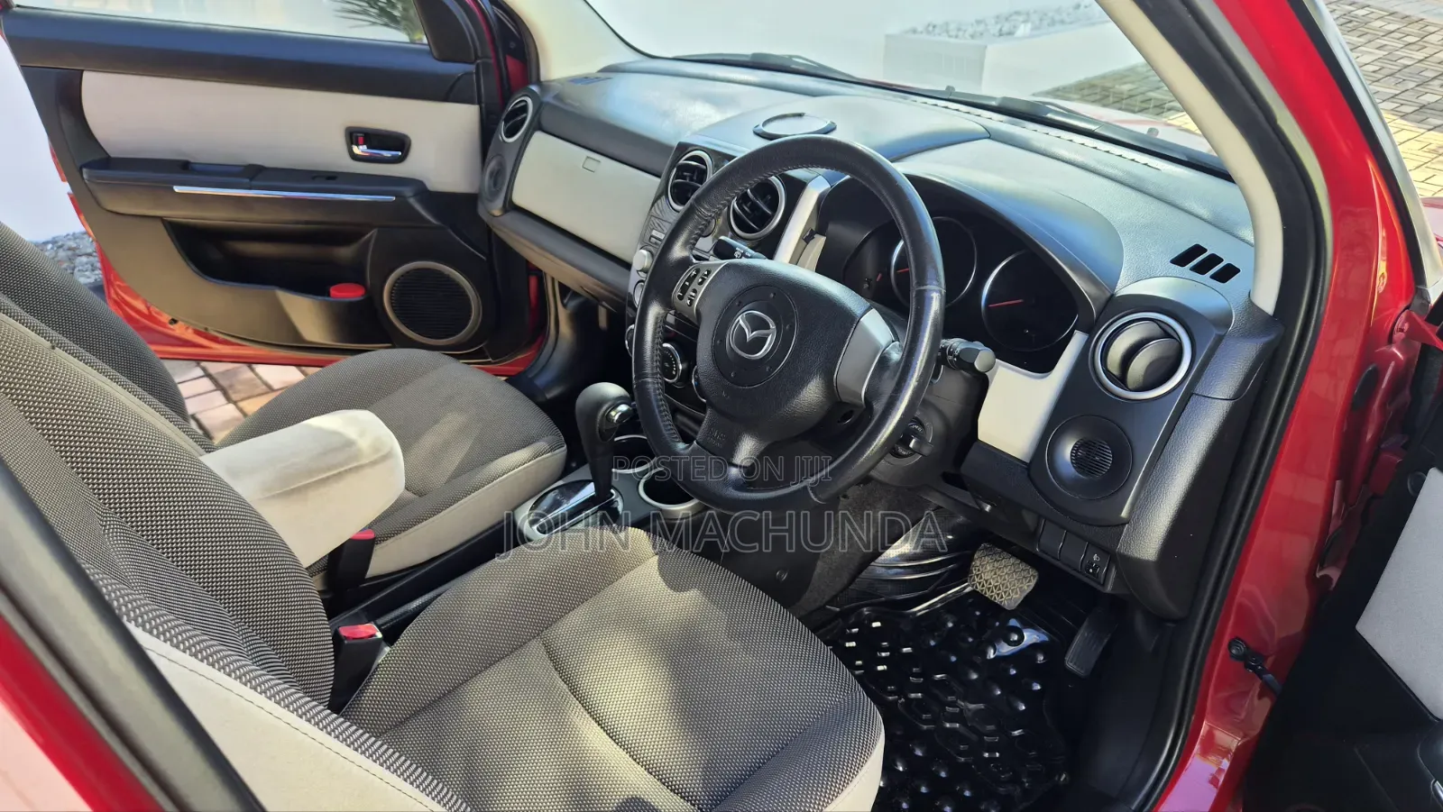 Mazda Verisa 2010 Red