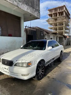 Toyota Cresta 2000 White
