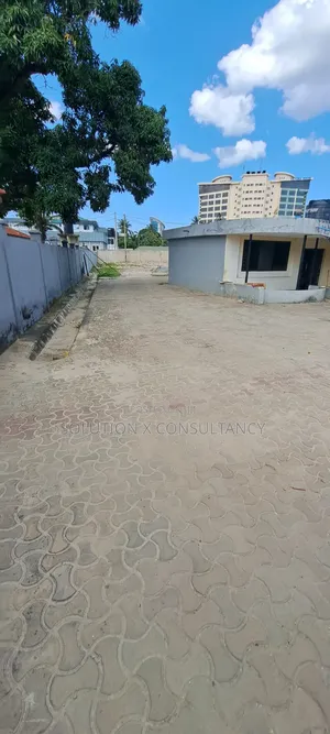 Yard for Rent at Regent