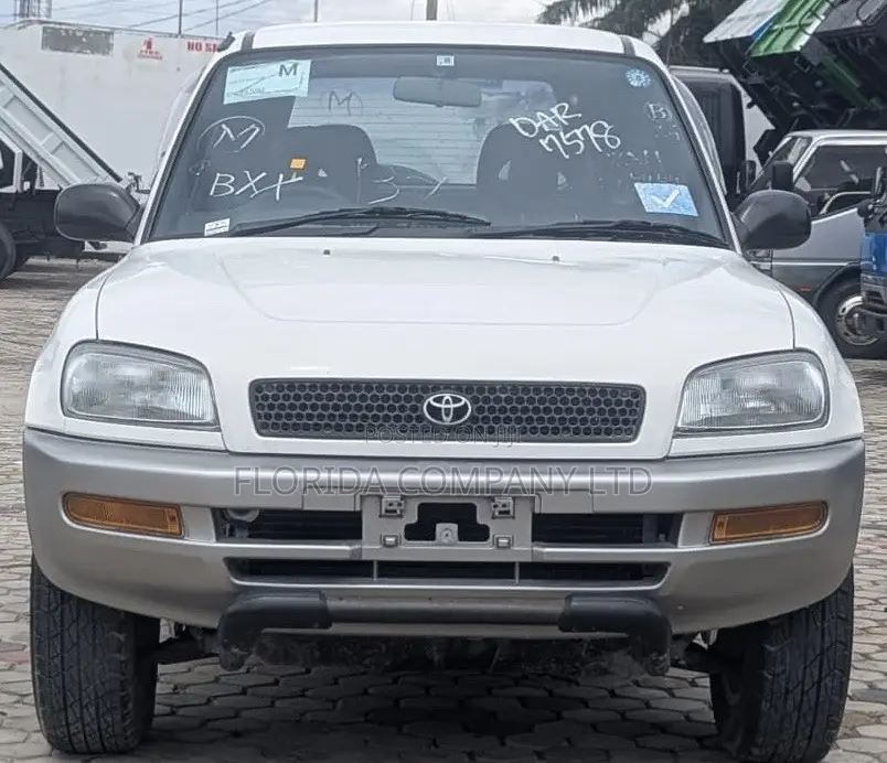Toyota RAV4 2004 White