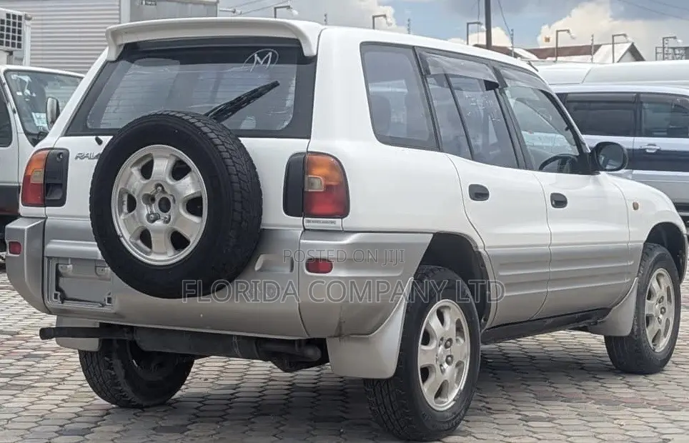 Toyota RAV4 2004 White